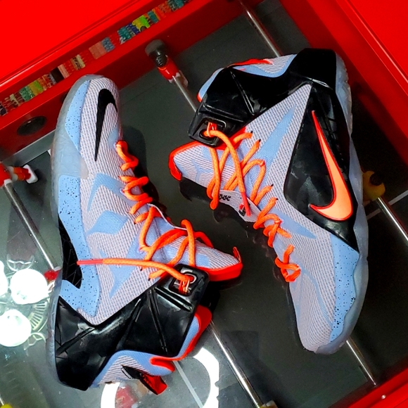 Lebron Xll - Picture 6 of 7